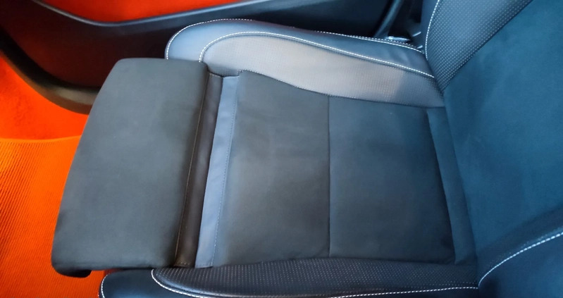 Volvo XC 40 cena 99900 przebieg: 182000, rok produkcji 2019 z Łazy małe 529
